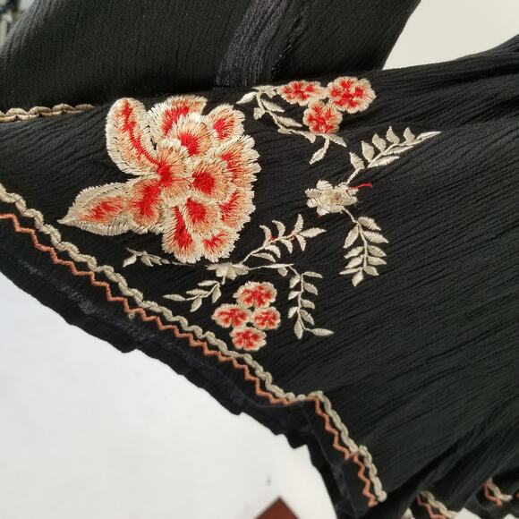 Band of Gypsies Black Pink Embroidered Floral Boho Tie Neck Romper NEW Size S - Picture 3 of 5